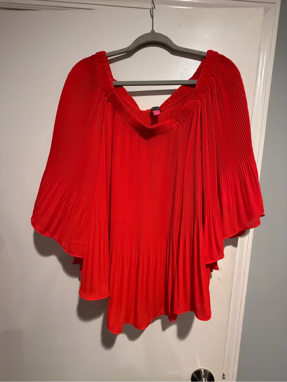 Vince Camuto Red Pleated Off-Shoulder Women’s Top